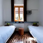 큐브 센트럴 룸스 포 2 호스텔 *