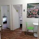 호스텔 큐브 센트럴 룸스 포 2 류블랴나