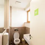 큐브 센트럴 룸스 포 2 호스텔 류블랴나