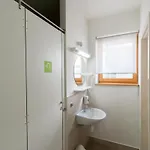 ホステル Cube For 2