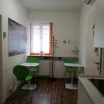 Cube For 2 ホステル