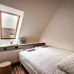 큐브 센트럴 룸스 포 2 호스텔