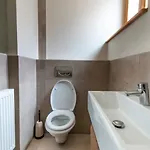 호스텔 큐브 센트럴 룸스 포 2 *