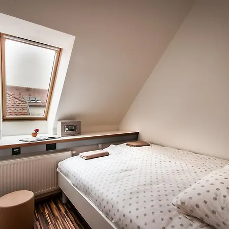 Cube For 2 Hostel