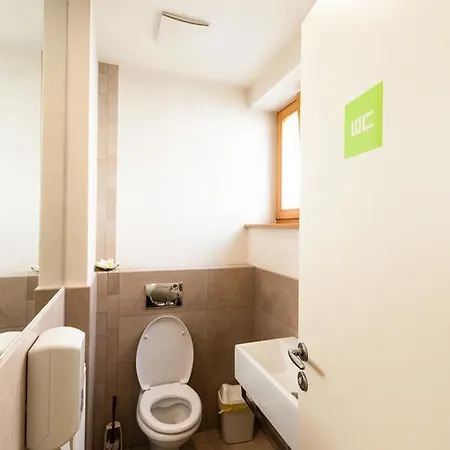 Hostel Cube For 2 Lublana