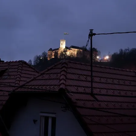 אכסניה Cube For 2 *